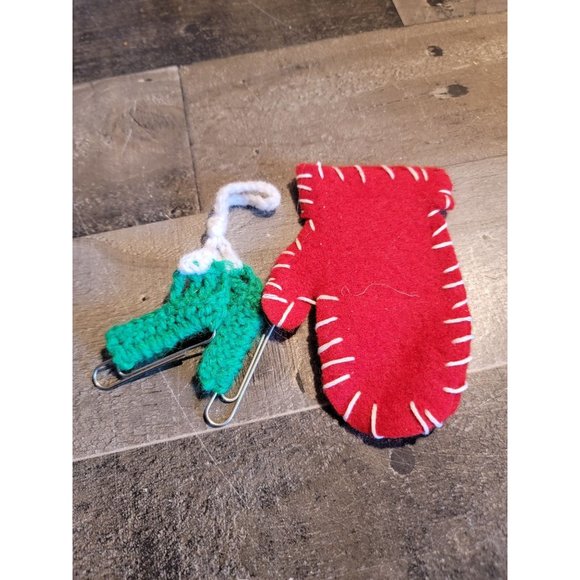 Felt Crochet mitten glove ice skate skating ornament xmas - Picture 4 of 4